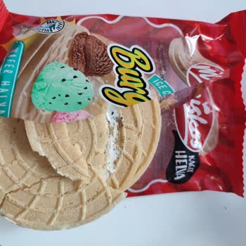 Dondurmanın İçindeki Şüpheli Maddeler Müşteriyi Tedirgin Etti