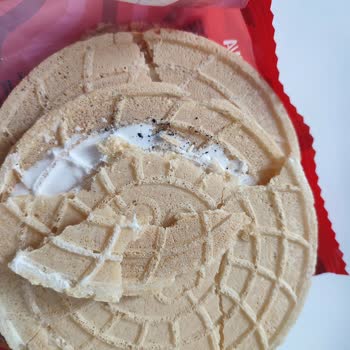 Dondurmanın İçindeki Şüpheli Maddeler Müşteriyi Tedirgin Etti