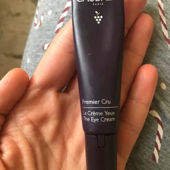 Reacción alérgica tras usar crema Caudalie contorno de ojos