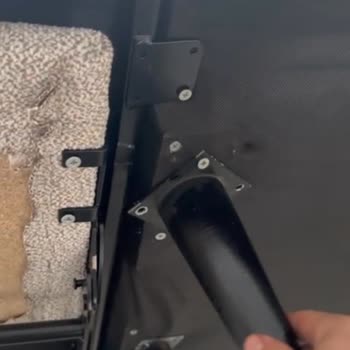 Kırık Koltuklar İçin Servis Bekliyorum, Kimse Yardımcı Olmuyor