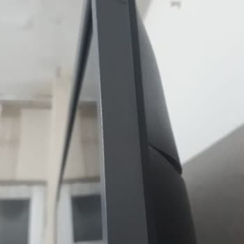 Servis Sonrası Televizyon Ekranındaki Çizikler Arttı, İkinci El Panel Şüphesi