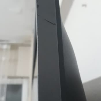 Servis Sonrası Televizyon Ekranındaki Çizikler Arttı, İkinci El Panel Şüphesi