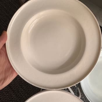 Aksu Çarşı'dan Alınan Yemek Takımında Renk Sorunu Ve Yetersiz Müşteri Hizmeti