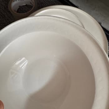 Aksu Çarşı'dan Alınan Yemek Takımında Renk Sorunu Ve Yetersiz Müşteri Hizmeti