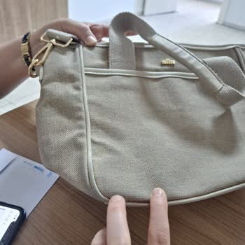 Kısa Sürede Renk Değişen Çanta İçin Elle Shoes'tan Olumsuz İnceleme Sonucu