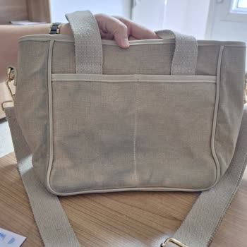 Kısa Sürede Renk Değişen Çanta İçin Elle Shoes'tan Olumsuz İnceleme Sonucu