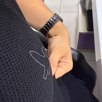 Aldığım Ürünün Amblemi Kusurlu Ve Müşteri Hizmeti Yanıt Vermiyor