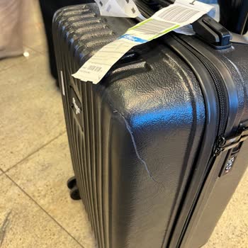 Mein neuer Koffer wurde bei AnadoluJet-Flug beschädigt, keine Hilfe trotz Protokoll!