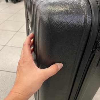 Mein neuer Koffer wurde bei AnadoluJet-Flug beschädigt, keine Hilfe trotz Protokoll!