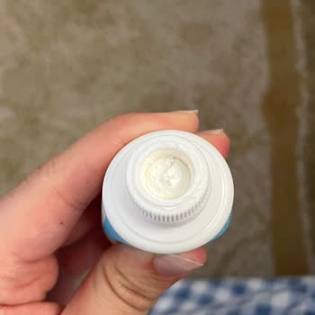 Bebekler İçin Alınan Güneş Kremi Katı Ve Kullanışsız Çıktı