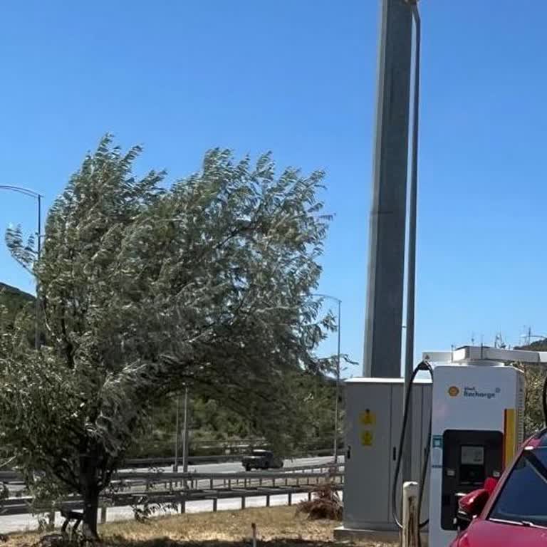 Elektrik Kesintisi Nedeniyle Shell Recharge İstasyonunda Şarj Mağduriyeti