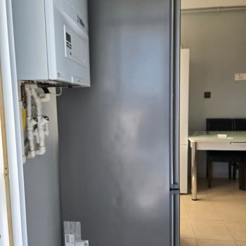 Buzdolabının Yan Kapakları Hasarlı Ve Müşteri Hizmeti Yetersiz