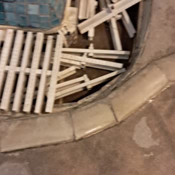 Havuzda Temizlik Ve Hijyen Sorunları, Yetersiz Soyunma Alanları