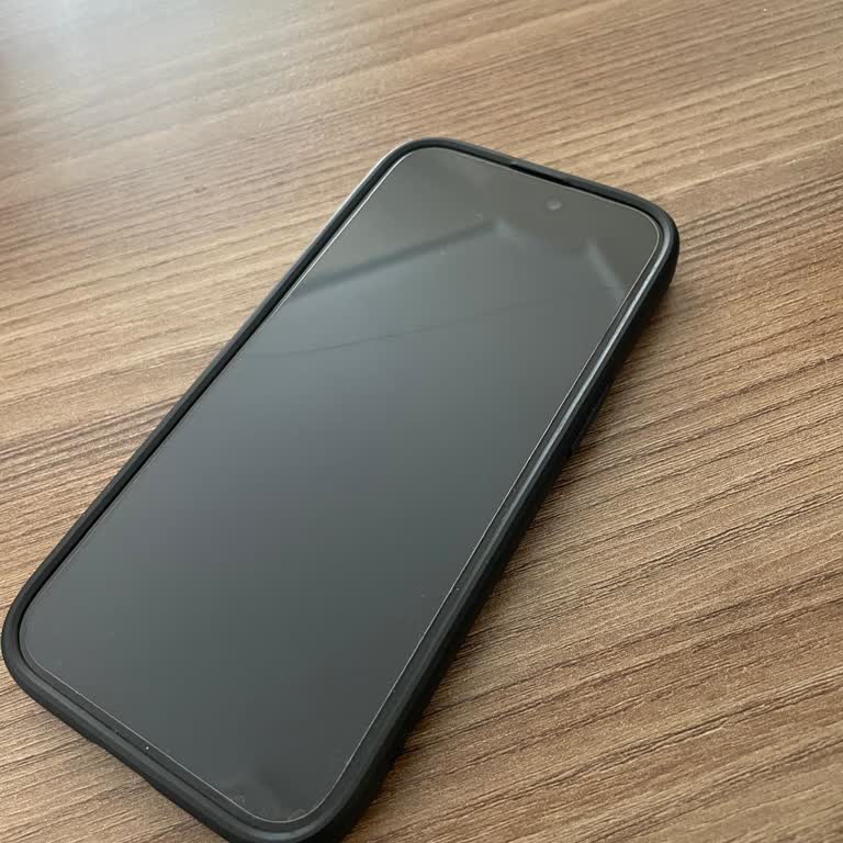 Spigen İphone 15 Cam Ekran Koruyucu Darbe Olmadan Çatladı