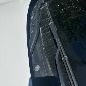 BMW 116d Ön Cam Fitilinde Ciddi Deformasyon Sorunu Yaşadım