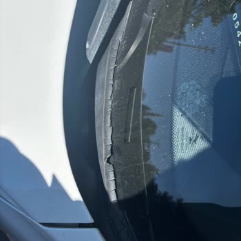 BMW 116d Ön Cam Fitilinde Ciddi Deformasyon Sorunu Yaşadım