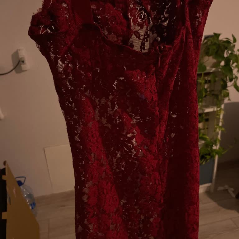 Yanlış Ve Kalitesiz Elbise, İletişimsiz Teslimat Mağduriyeti