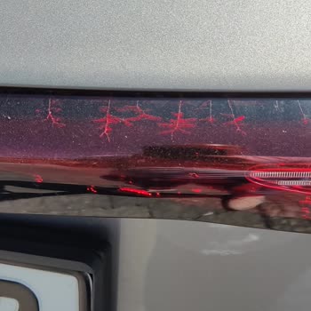 Arka Stop Lambasında Çatlak Oluştu Üretici Ve Servis Sorumluluk Almıyor