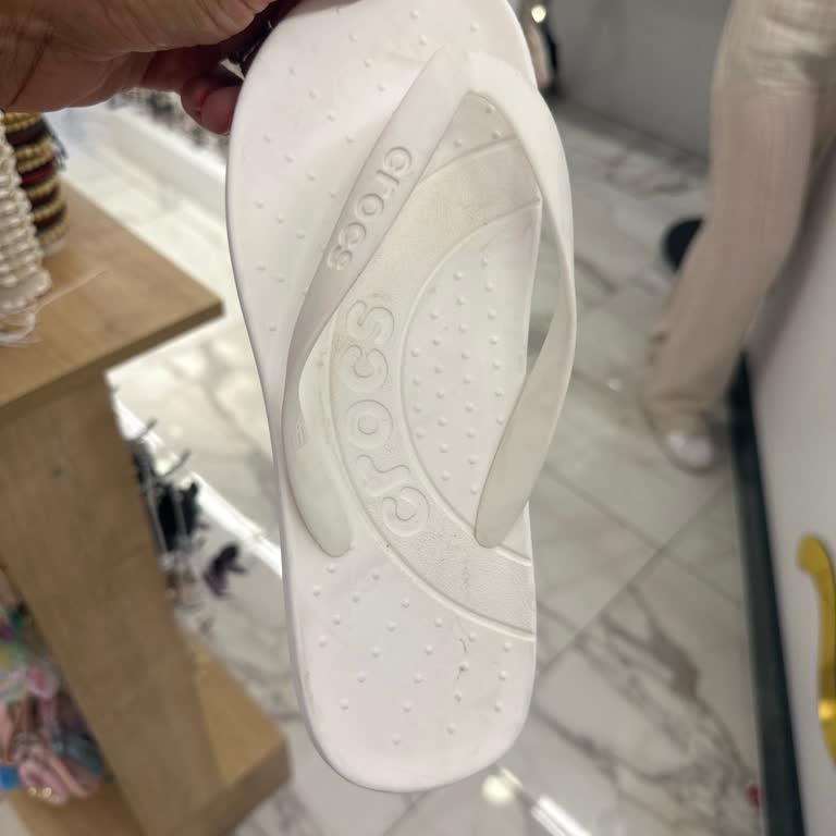 Denizde Küçülen Crocs Terlik İçin İade Sorunu