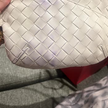 Siyah Elbise Çantamı Boyadı, Marka İlgisiz Ve Suçlamayla Yaklaştı