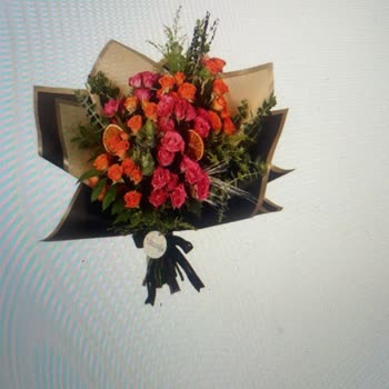 Lilyana Flowers Sipariş Edilen Ürün İle Gelen Ürün Farklı, Müşteri Hizmetleri İlgisiz