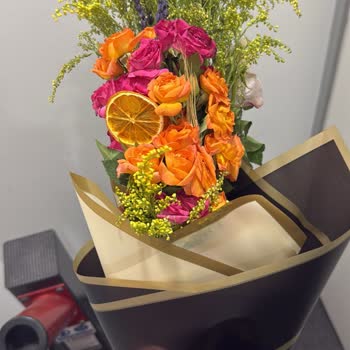 Lilyana Flowers Sipariş Edilen Ürün İle Gelen Ürün Farklı, Müşteri Hizmetleri İlgisiz