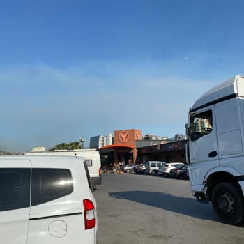 Köfteci Yusuf Karşıyaka Şubesinde Karasinek Sorunu Ve Hijyen Eksikliği