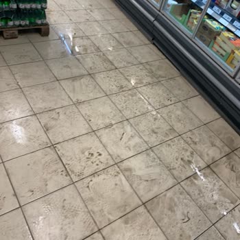 A101 Cide Şubesi'nde Temizlik Sorunu Ve İlgisiz Personel