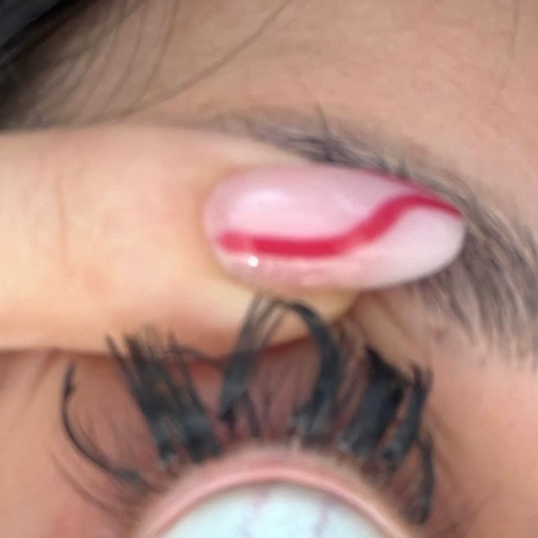 Nihal Altun Güzellik Sancaktepe Takma Kirpik Takar Gibi Büyük Özensiz Takıldı