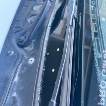 BMW 3.20i F30 Ön Cam Fitili Parçalanması Ve Garanti Talebi