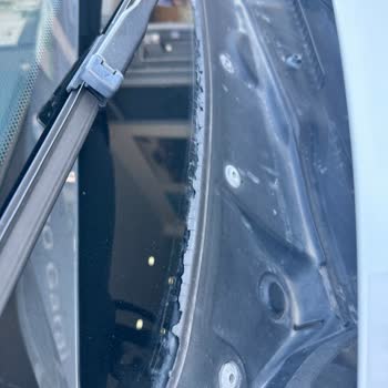 BMW 3.20i F30 Ön Cam Fitili Parçalanması Ve Garanti Talebi