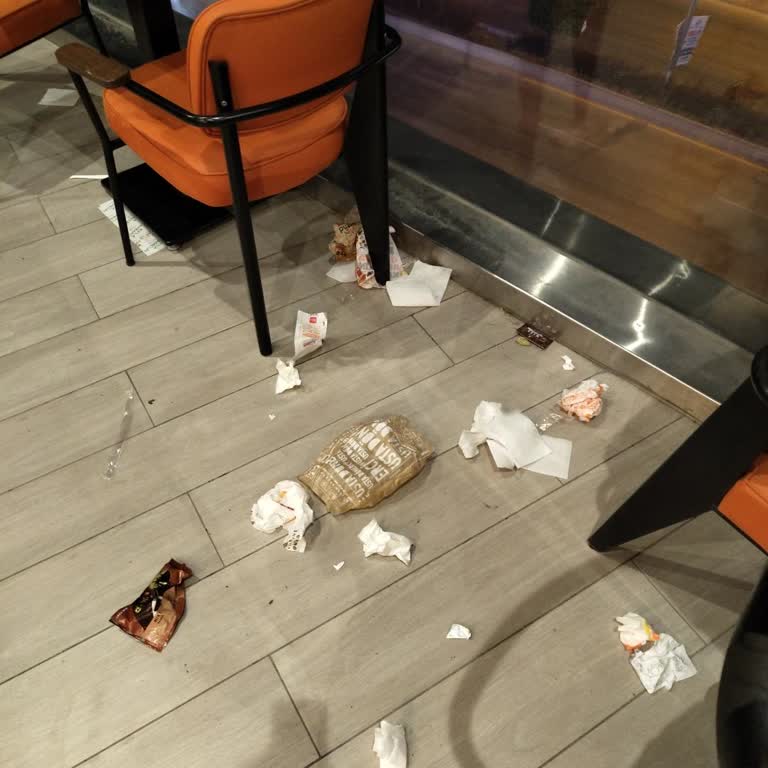 Kötü Ortamda Yüksek Fiyatlı Kahve Deneyimi