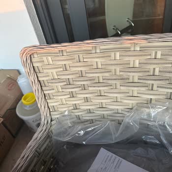 Bahçe Mobilyası Sandalyeleri Farklı Renklerde Teslim Edildi, Çözüm Yok