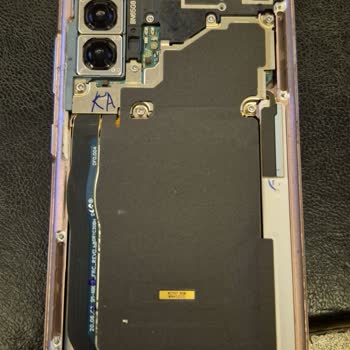 Sıfır Diye Aldığım Telefonda Batarya Şişmesi Ve İç Kasada Yazılar Çıktı