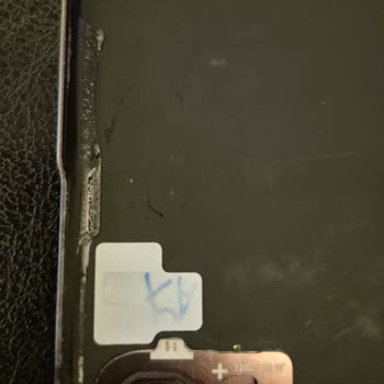 Sıfır Diye Aldığım Telefonda Batarya Şişmesi Ve İç Kasada Yazılar Çıktı