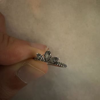 Pandora Yüzüğün Taşı Mat Ve Farklı, Mağazalar Çözüm Sunmuyor