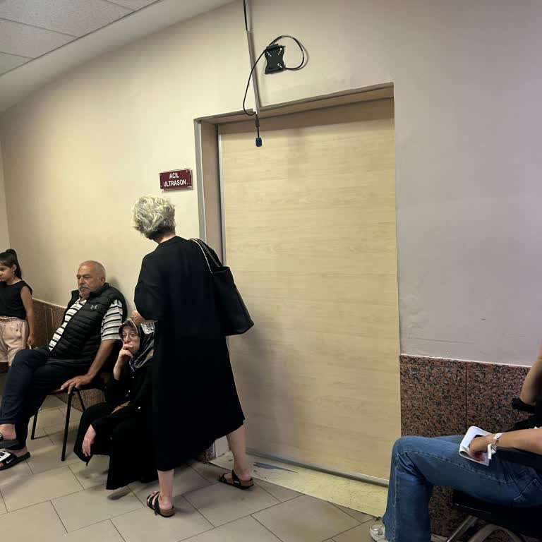 Acil Serviste Saatlerce Bekleyiş Ve İlgisizlik Mağduriyeti