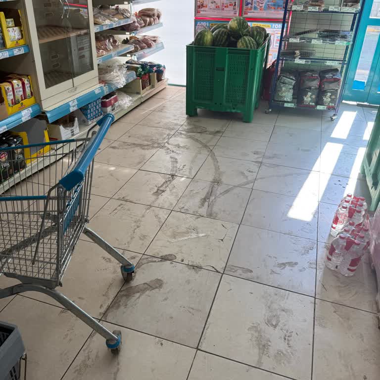 A101 Şubesinde Kötü Koku, Yoğunluk Ve Personel Davranışları Sorunu