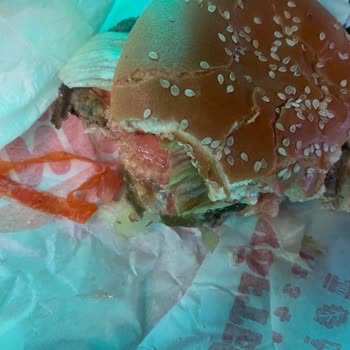 Burger King Beşyol Şubesinde Soğuk Ve Bayat Hamburger Hayal Kırıklığı