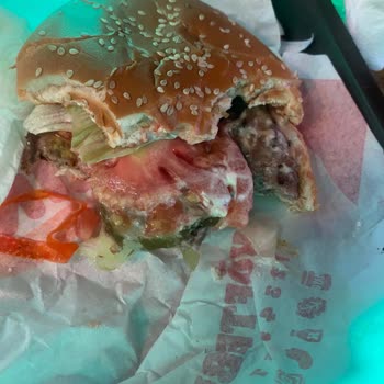 Burger King Beşyol Şubesinde Soğuk Ve Bayat Hamburger Hayal Kırıklığı