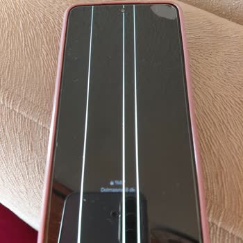 Güncelleme Sonrası Samsung S21 FE 5G Ekranında Dikey Çizgi Sorunu