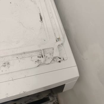 Yetkili Servis Kırık Aparat İçin Ücret Talep Ediyor