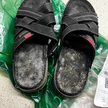 Satın Aldığım Terlik Suda Kullanıma Uygun Değil Ve Renk Bırakıyor