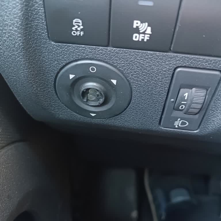 Araç Muayenesinde Park Lambası Ve Ayna Sorunu Çözülmedi