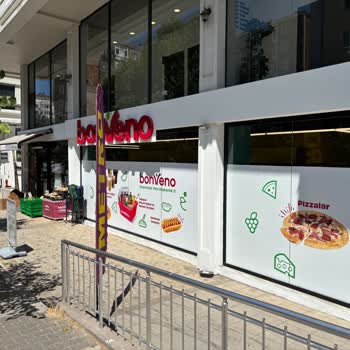 Personelin Kaba Davranışı Ve Sandviçte Tehlikeli Yabancı Madde