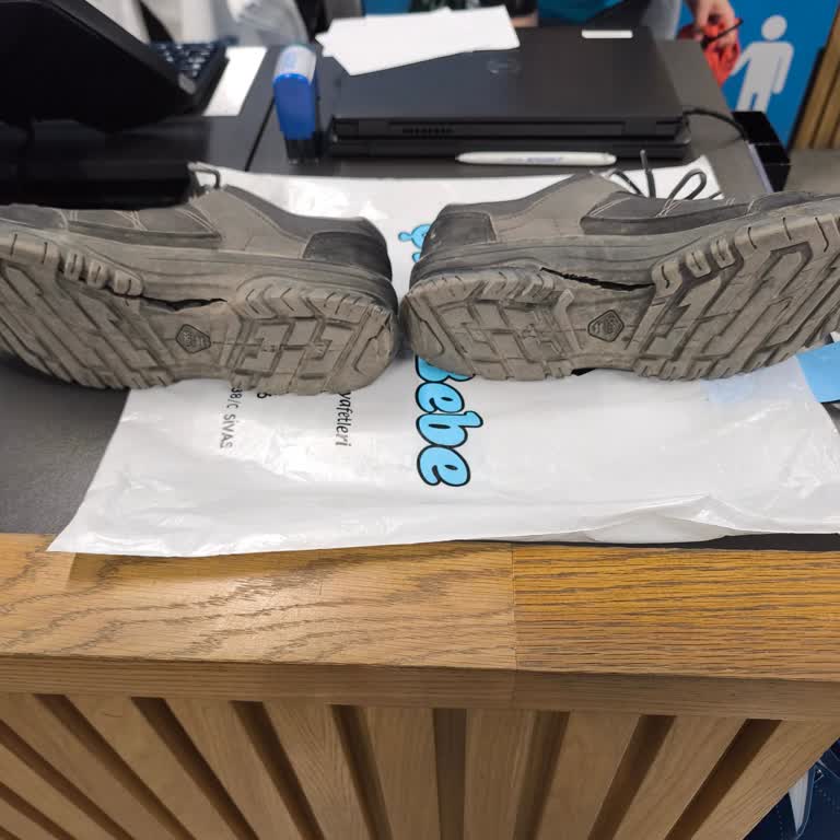 Ayakkabımın Değişimi Yerine Düşük Tutarlı Hediye Kartı Verildi Mağdur Oldum