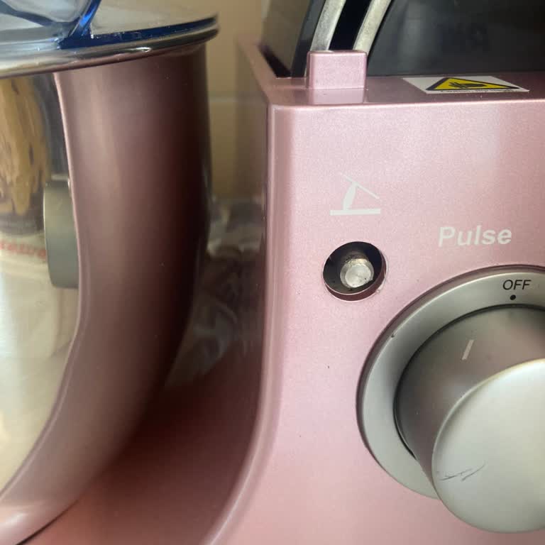 Aldığım Mutfak Şefinin Arızalı Düğmesi İçin Yedek Parça Bekliyorum