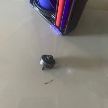 Dyson V12 Süpürge Aparatının Parçası Uzun Süredir Temin Edilemiyor