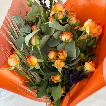 Taze Çiçek'ten Gelen Siparişte Açmamış Ve Kalitesiz Güller Hayal Kırıklığı Yarattı