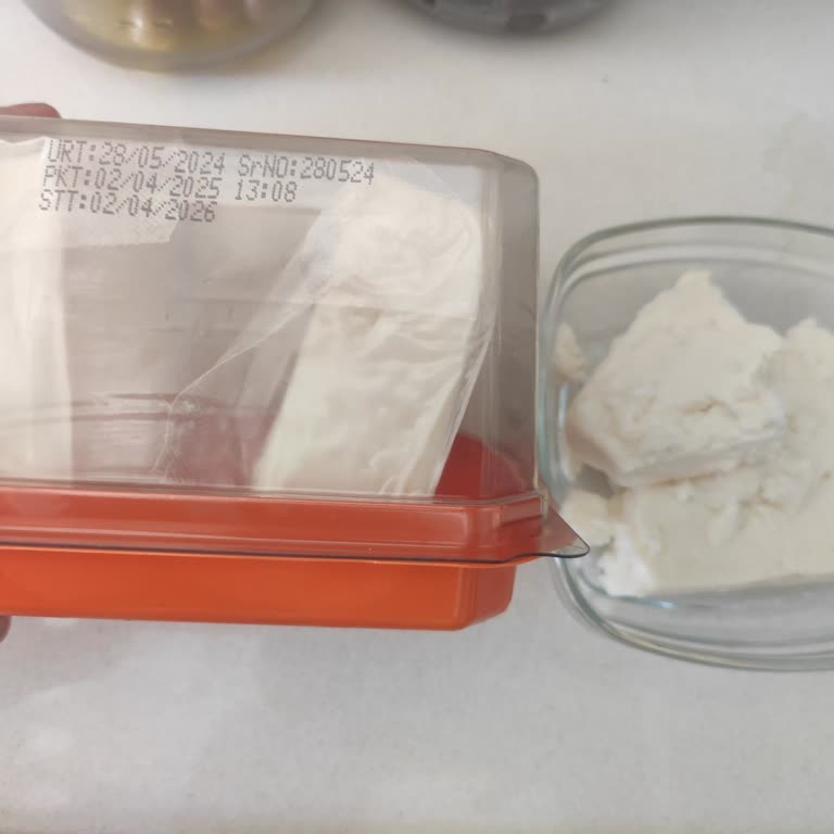 Migros'tan Alınan Tahsildaroğlu Peynirde Kötü Koku Ve Lezzet Sorunu